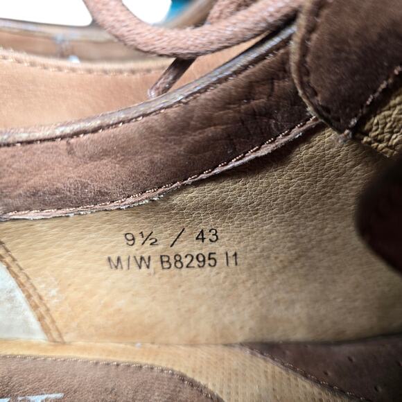 Born 38295 Men's US Size 9.5 Brown Suede Lace Up Casual Shoes Excellent Cond. - Picture 7 of 11